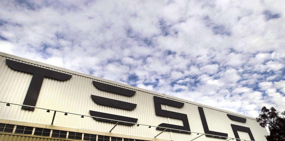 特斯拉停止擴(kuò)建上海工廠與中美關(guān)系走向的關(guān)聯(lián)分析